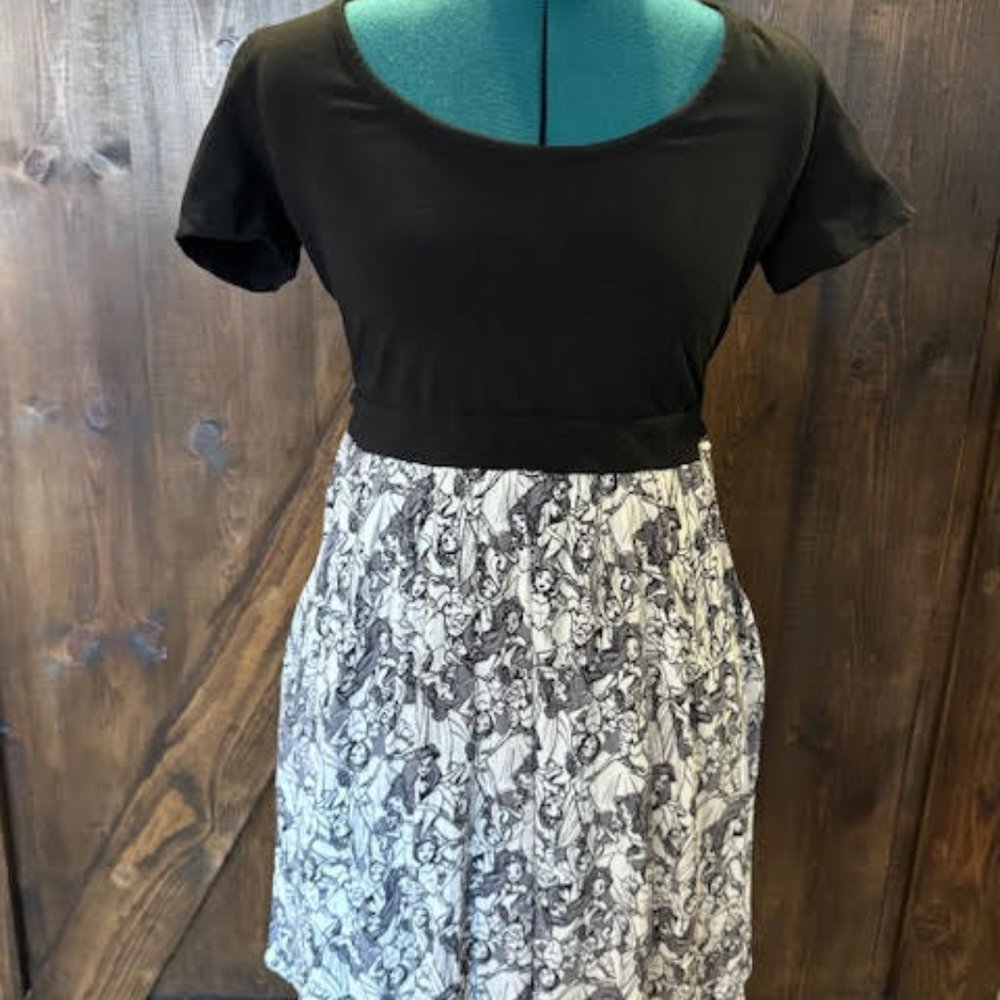 Black and White Disney Princess Dress XL